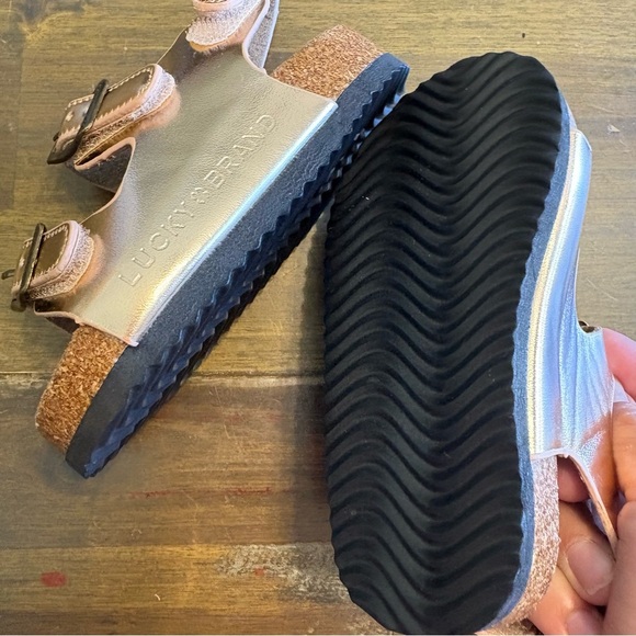 Lucky Brand Toddler Sandals Girls 7c Rose Gold Metallic new - Picture 4 of 4